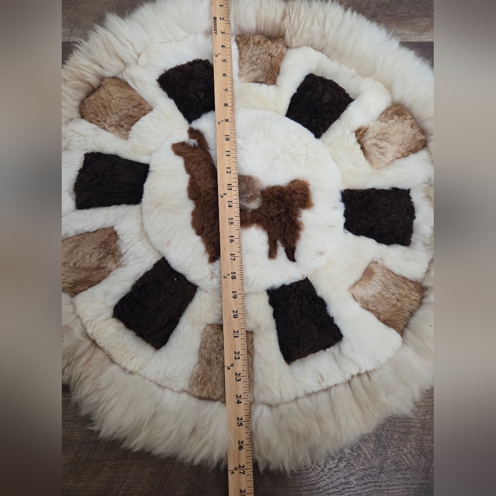 Peruvian Alpaca Wool Patchwork Round Rug Tapestry Wall Decor with a Llama Motif - Picture 10 of 12